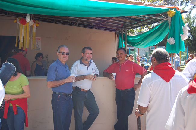 Prefeito Gilberto Arroyo e os vereadores Zinho Cantori e Toninho do Sindicato